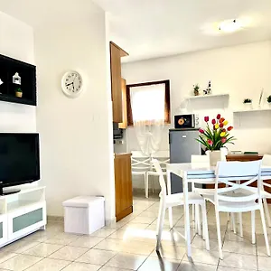 https://dimora-di-charme-apartments-sirmione.it-lombardy.com